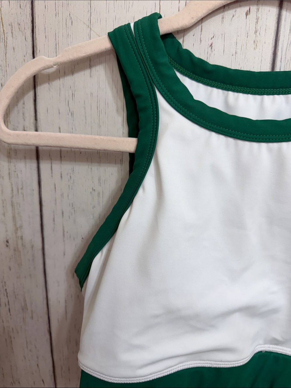 Wilo White and Green Sports Bra - Picture 2 of 6